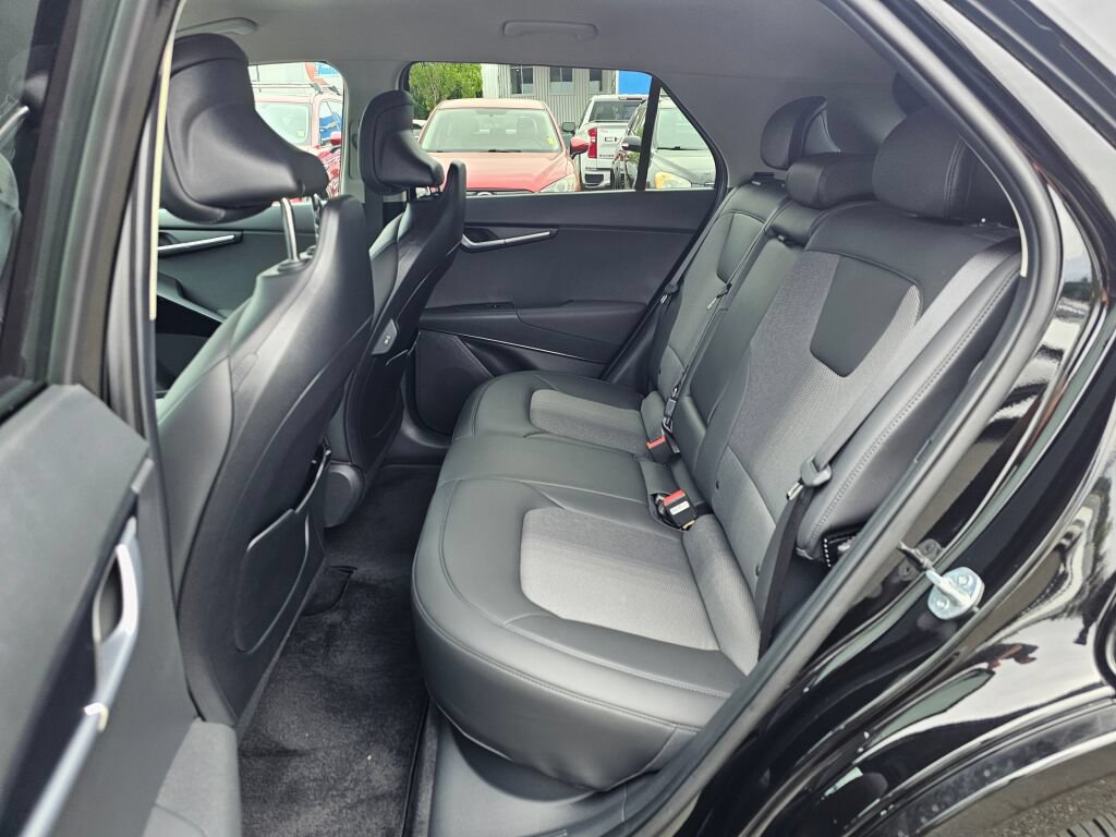 Certified 2025 Kia Niro Wind FWD image 22