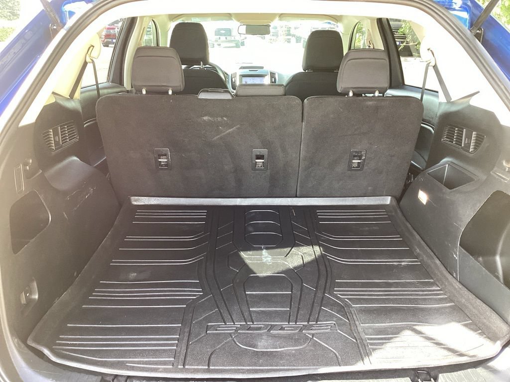 Used 2020 Ford Edge SE w/ Cargo Accessory Package FWD image 13