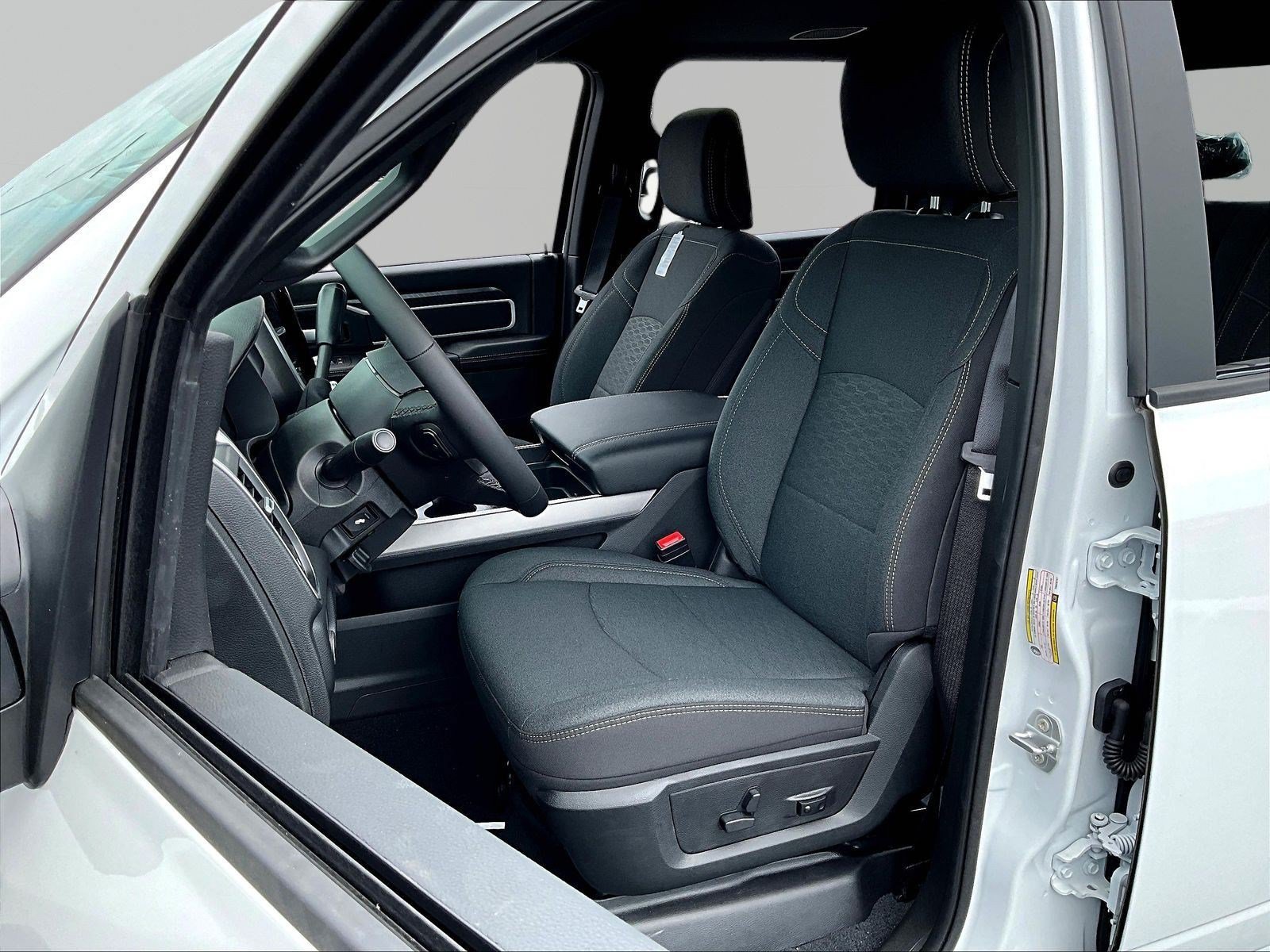 New 2026 RAM 3500 Big Horn AWD/4WD image 16