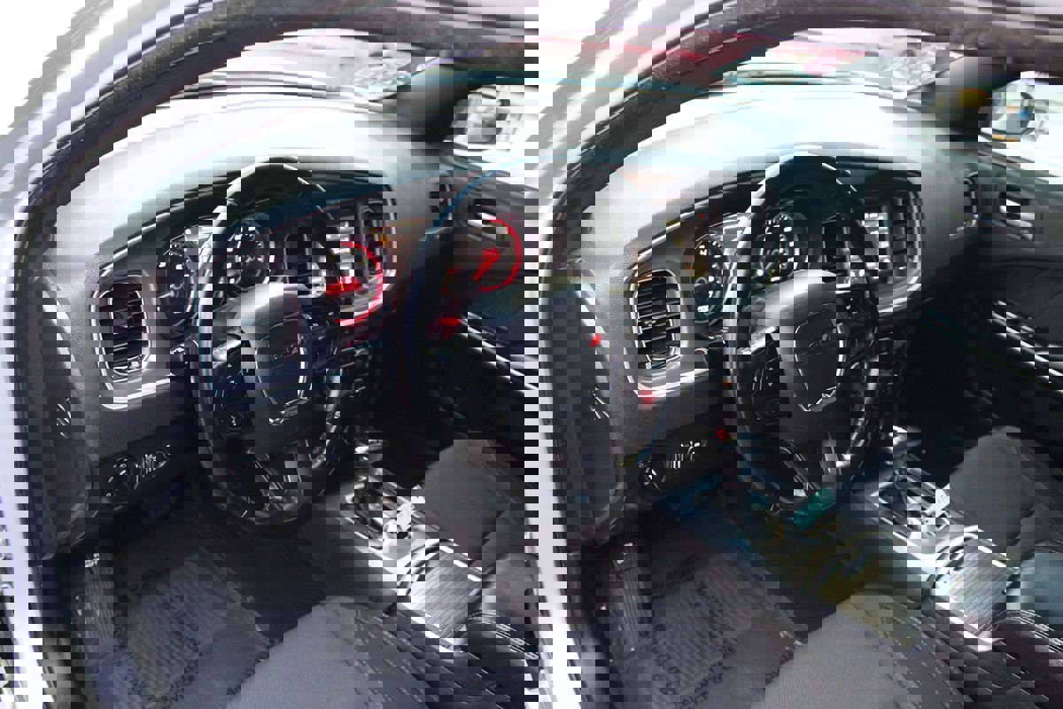 Used 2020 Dodge Charger SXT image 17