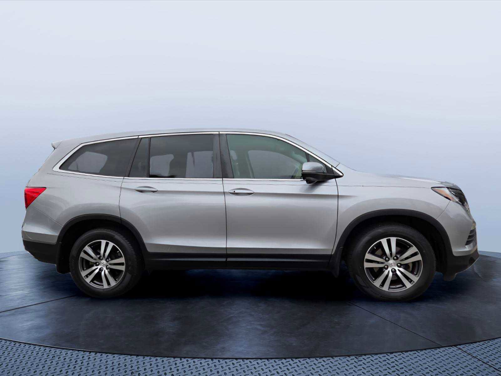 Used 2017 Honda Pilot EX image 6