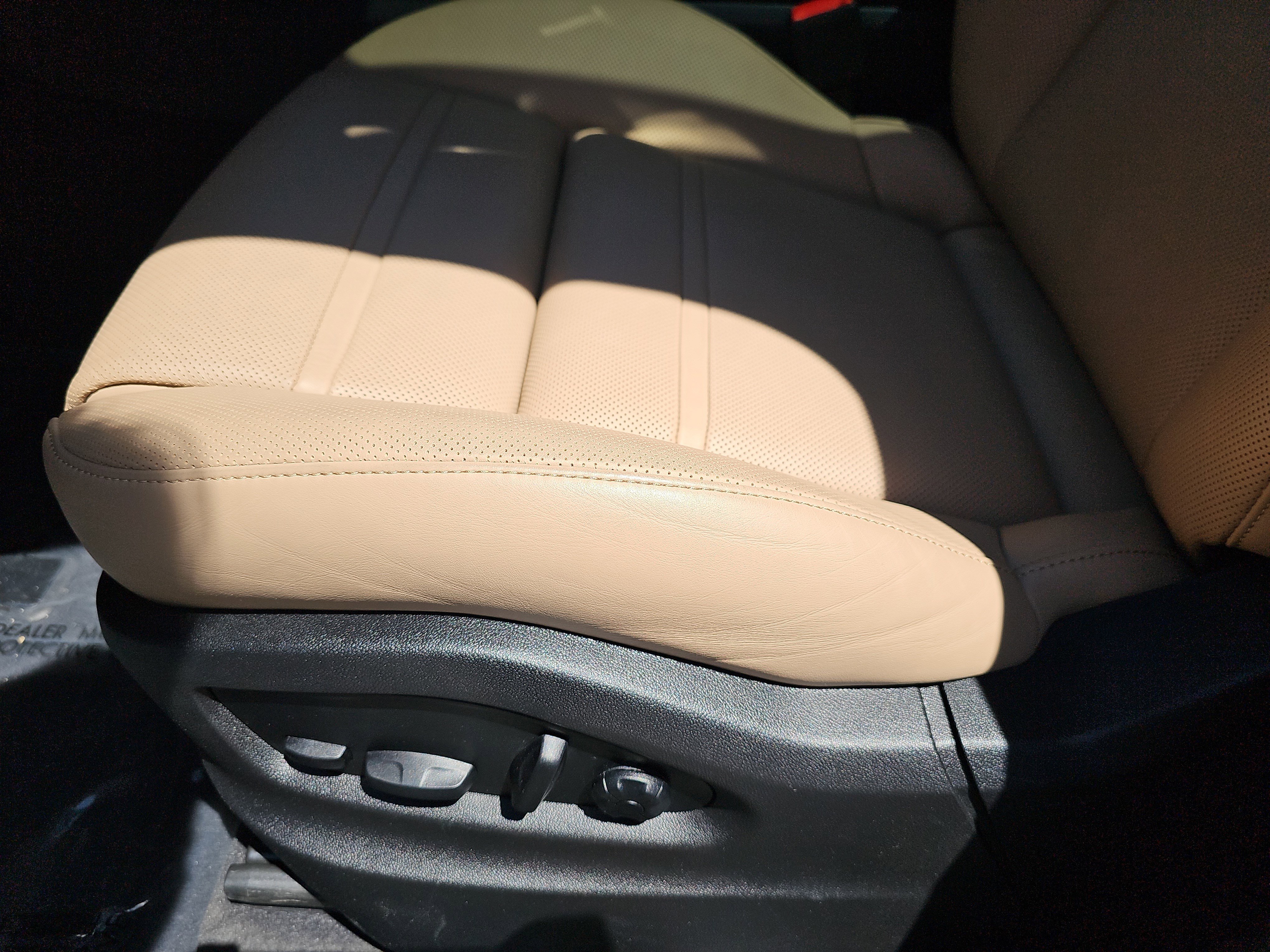 Used 2026 Porsche Cayenne E-Hybrid Coupe AWD/4WD image 30