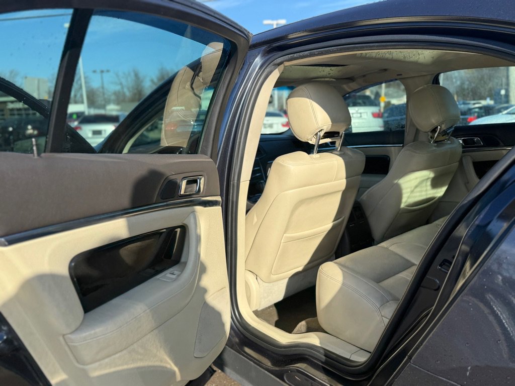 Used 2013 Lincoln MKS AWD image 13