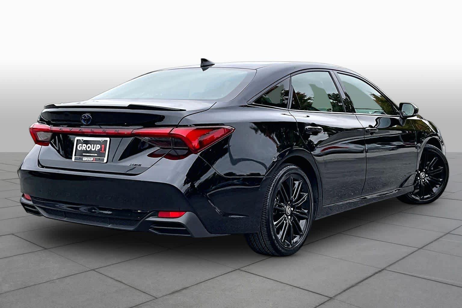 Used 2022 Toyota Avalon XSE FWD image 13
