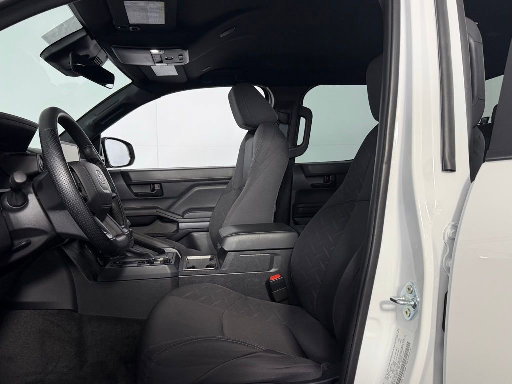 Used 2025 Toyota Tacoma SR5 AWD/4WD image 21
