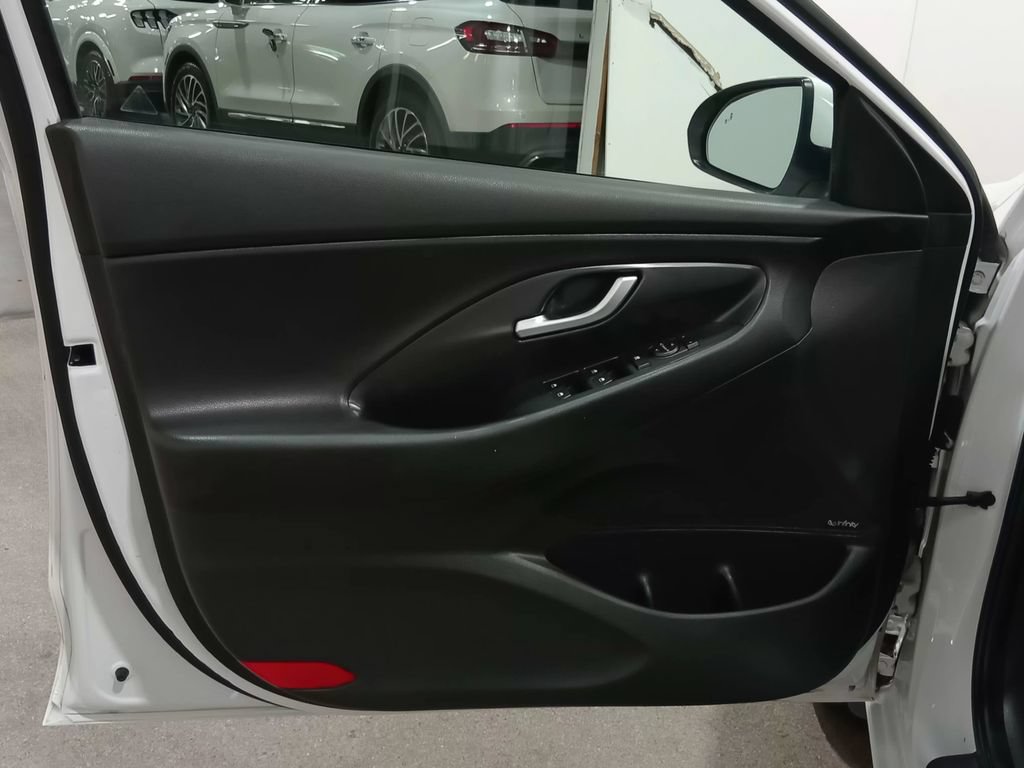 Used 2018 Hyundai Elantra GT w/ Tech Package 03 FWD image 17
