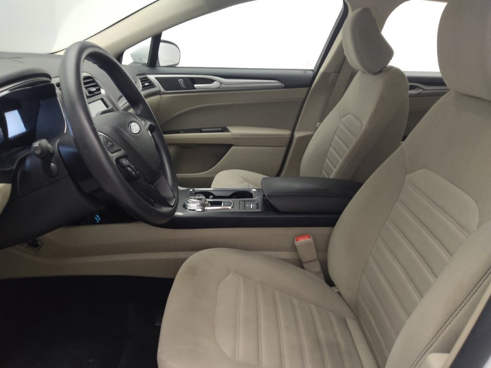 Used 2020 Ford Fusion SE FWD image 17