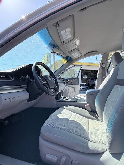 Used 2013 Toyota Camry LE image 10