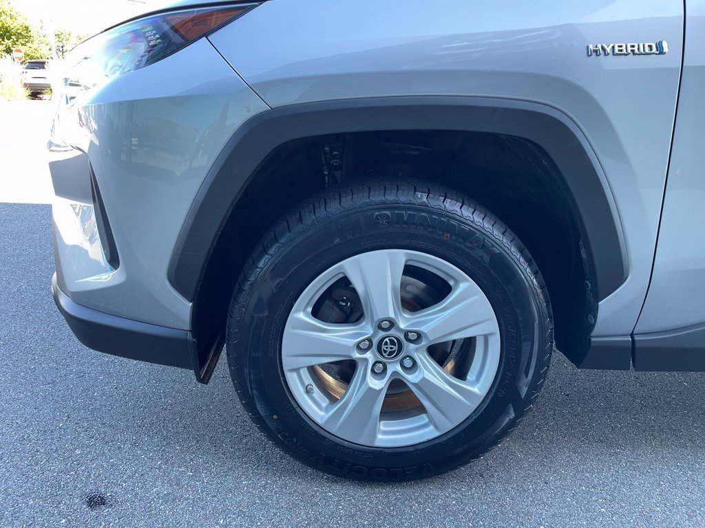 Used 2021 Toyota RAV4 LE w/ Carpet Mat Package (TMS) AWD/4WD image 8