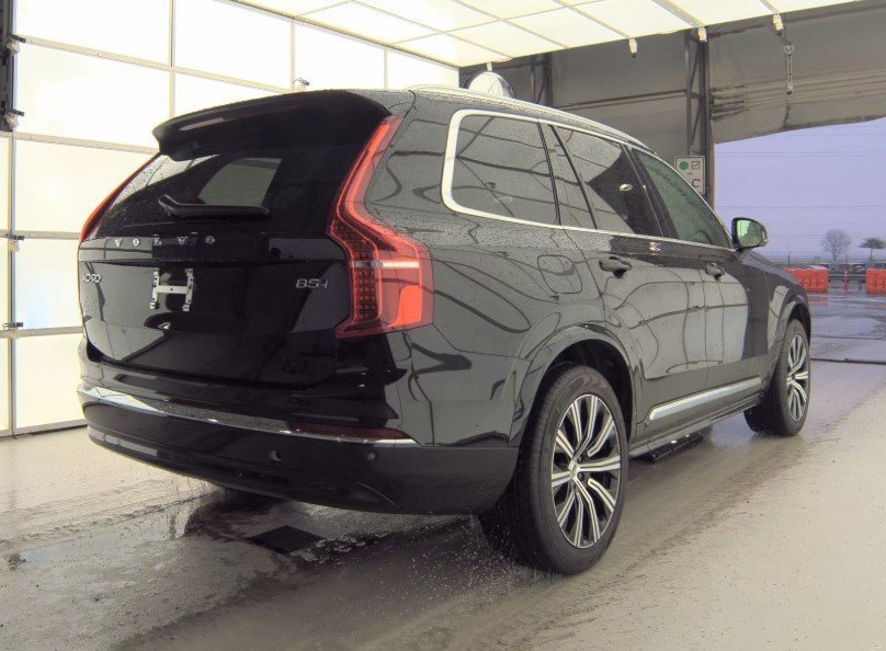 Used 2025 Volvo XC90 B5 Core image 3