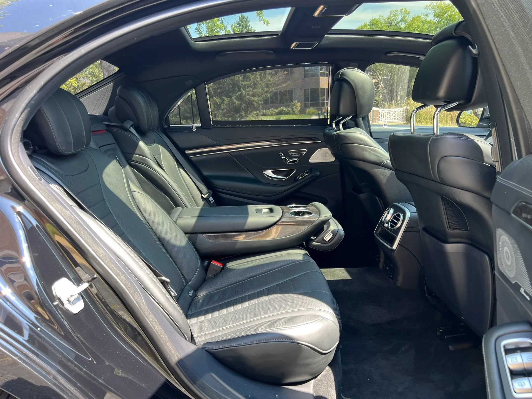 Used 2017 Mercedes-Benz S 550 4MATIC Sedan w/ Premium Package image 19