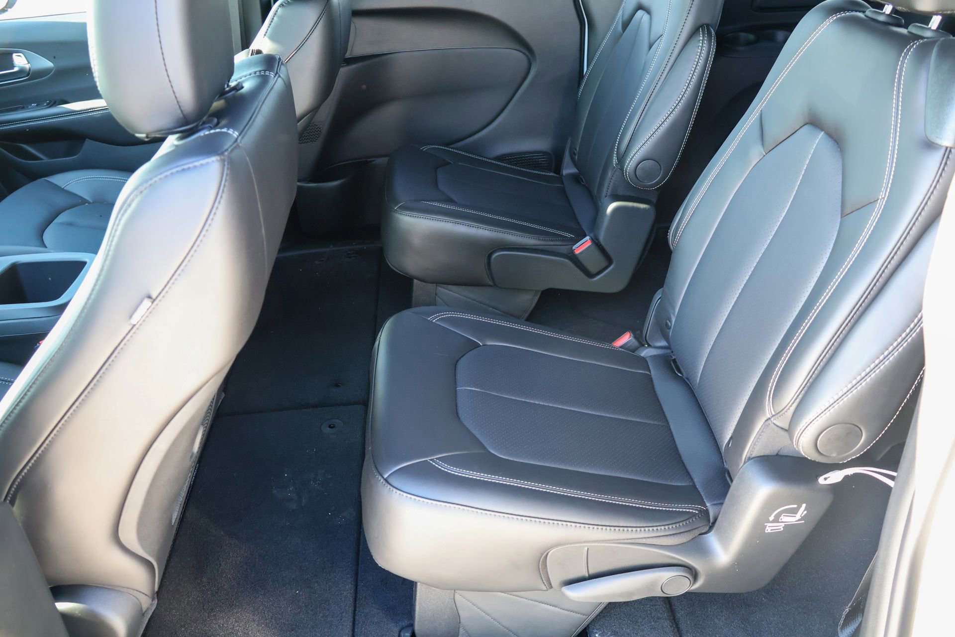 New 2026 Chrysler Voyager LX FWD image 15