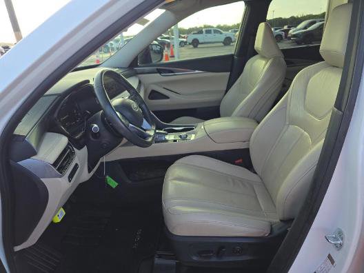Used 2023 INFINITI QX60 Luxe w/ Cargo Package FWD image 8