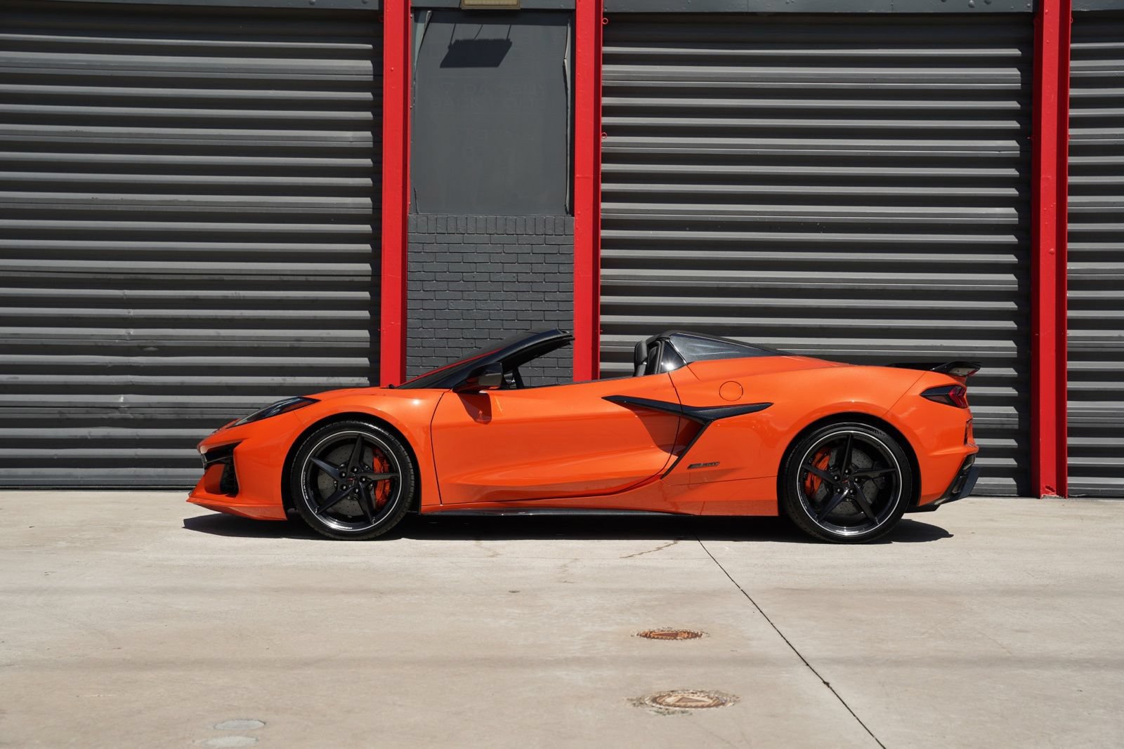 Used 2025 Chevrolet Corvette E-Ray w/ Stealth Interior Trim Package AWD/4WD image 4