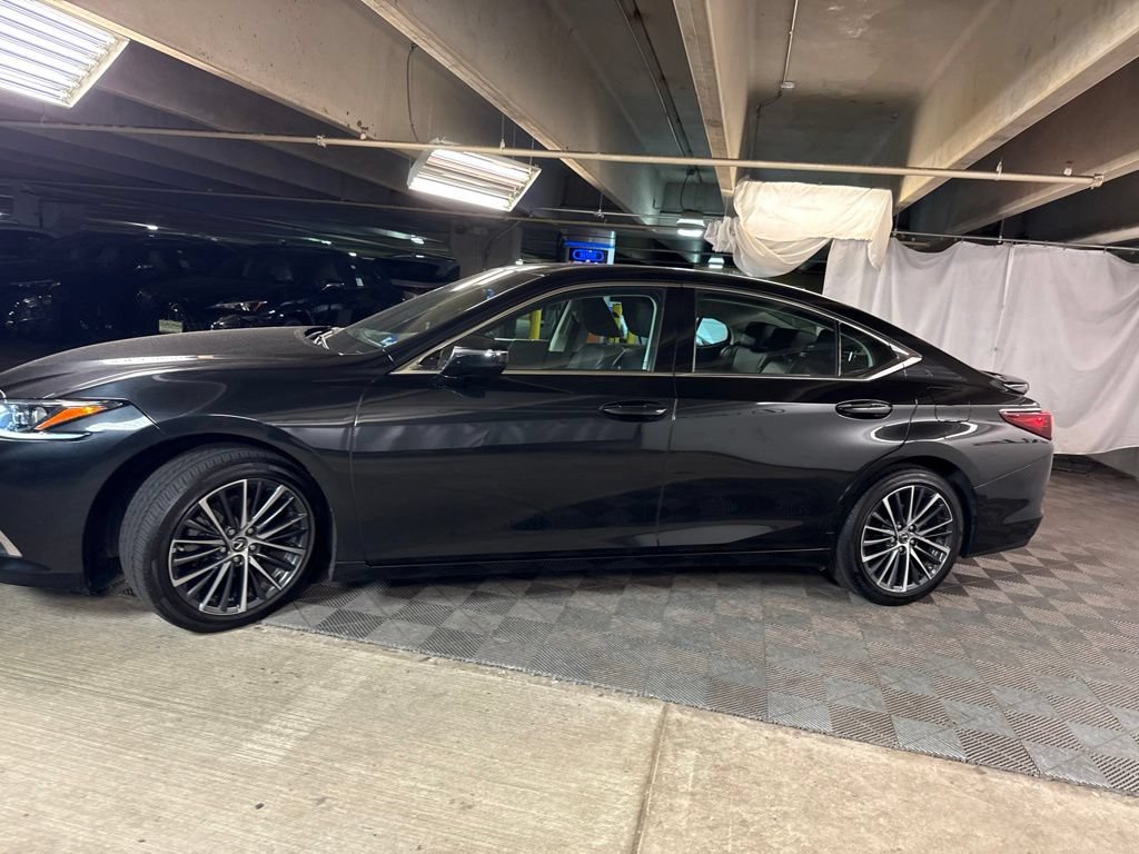 Used 2022 Lexus ES 350 w/ Premium Package FWD image 4
