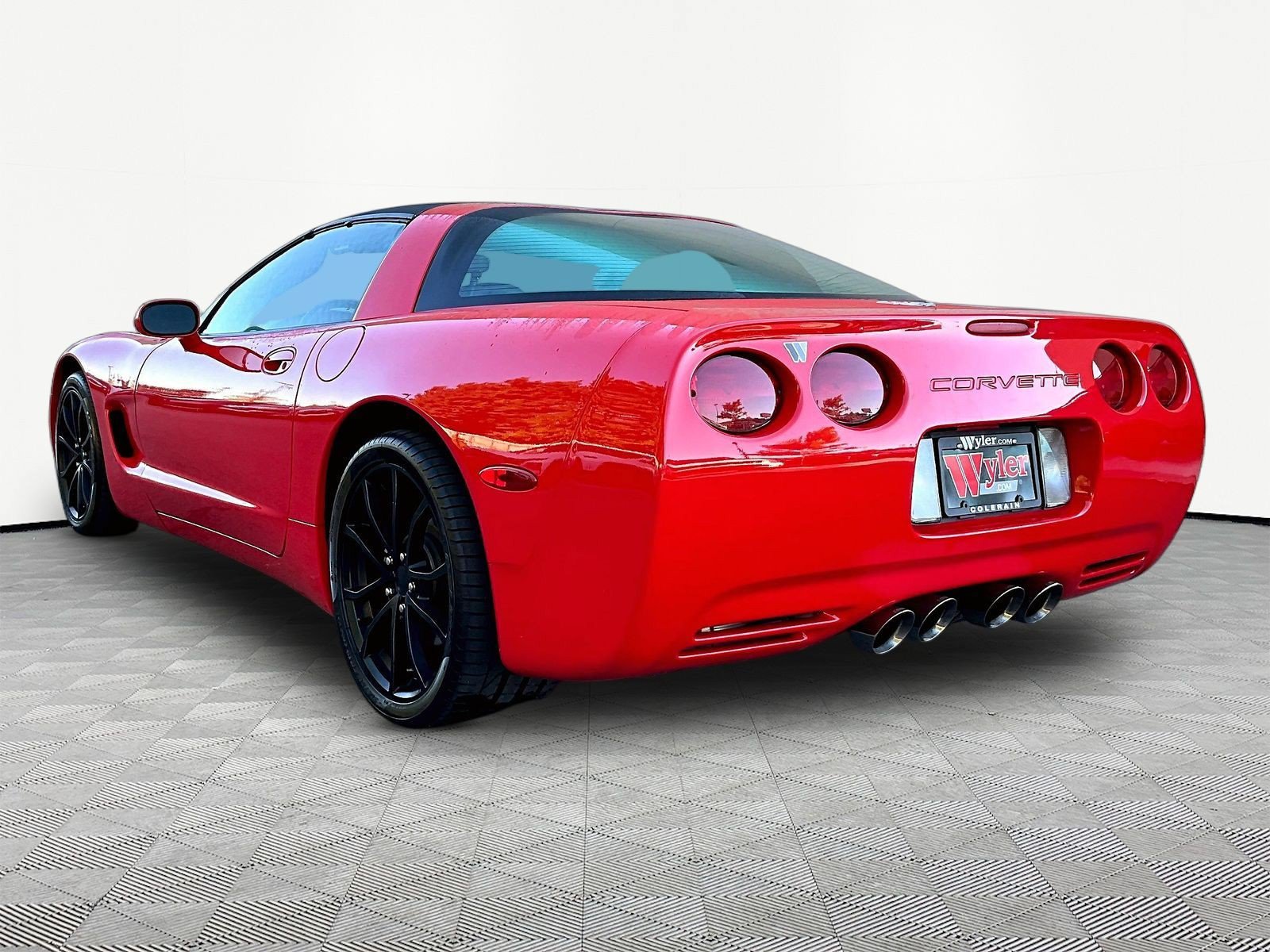Used 2003 Chevrolet Corvette Coupe RWD image 4