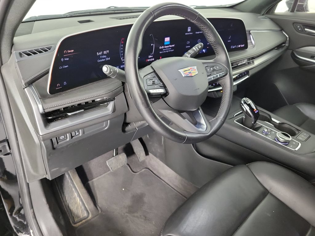 Used 2025 Cadillac XT4 Premium Luxury FWD image 18