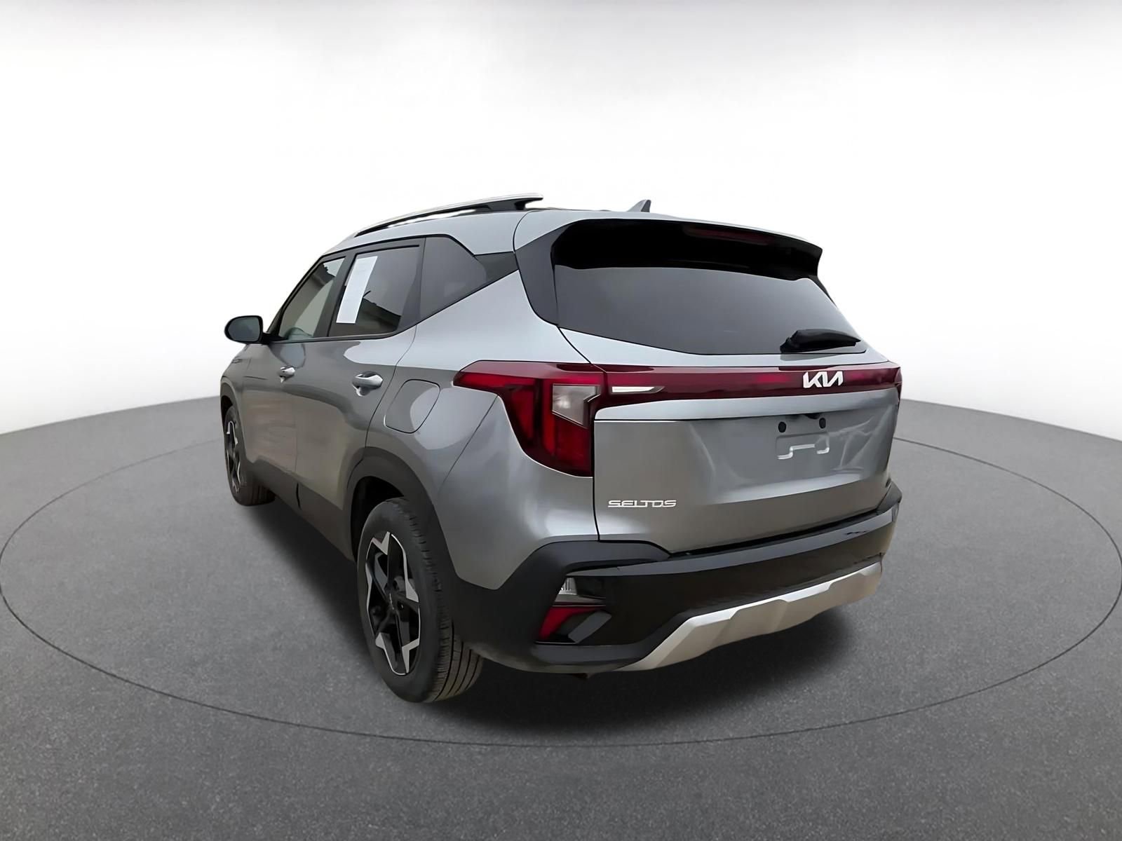 Used 2025 Kia Seltos S FWD image 11