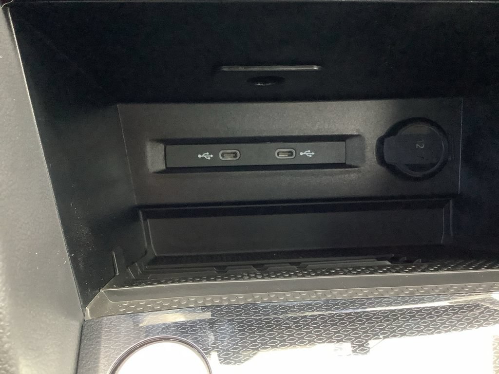 Used 2026 Volkswagen Taos SE FWD image 18