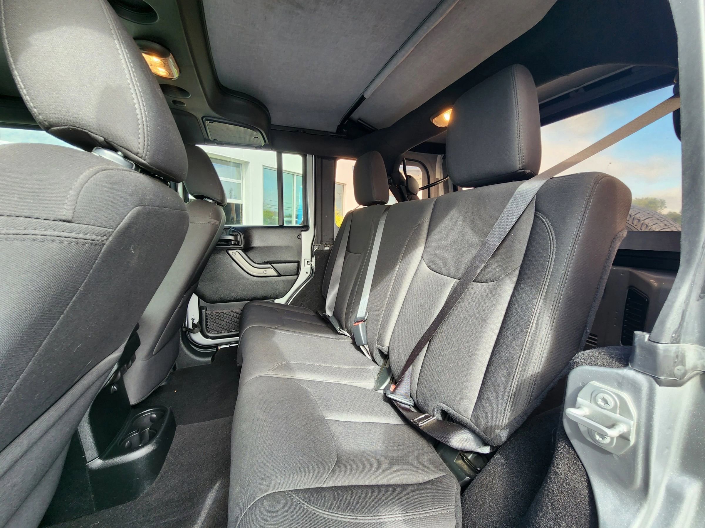 Used 2018 Jeep Wrangler Unlimited Sport S image 31