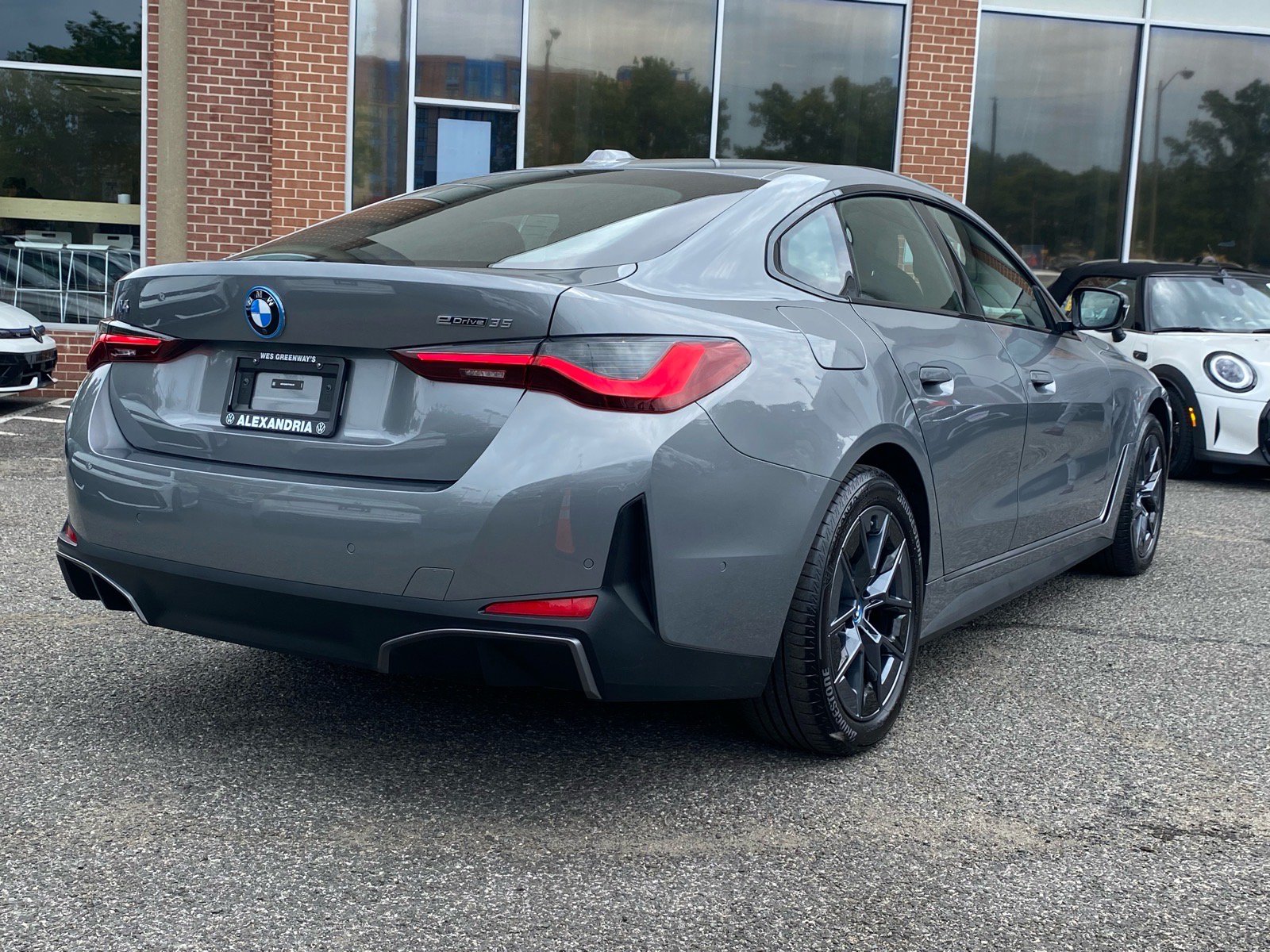 Used 2023 BMW i4 eDrive35 w/ Premium Package RWD image 3