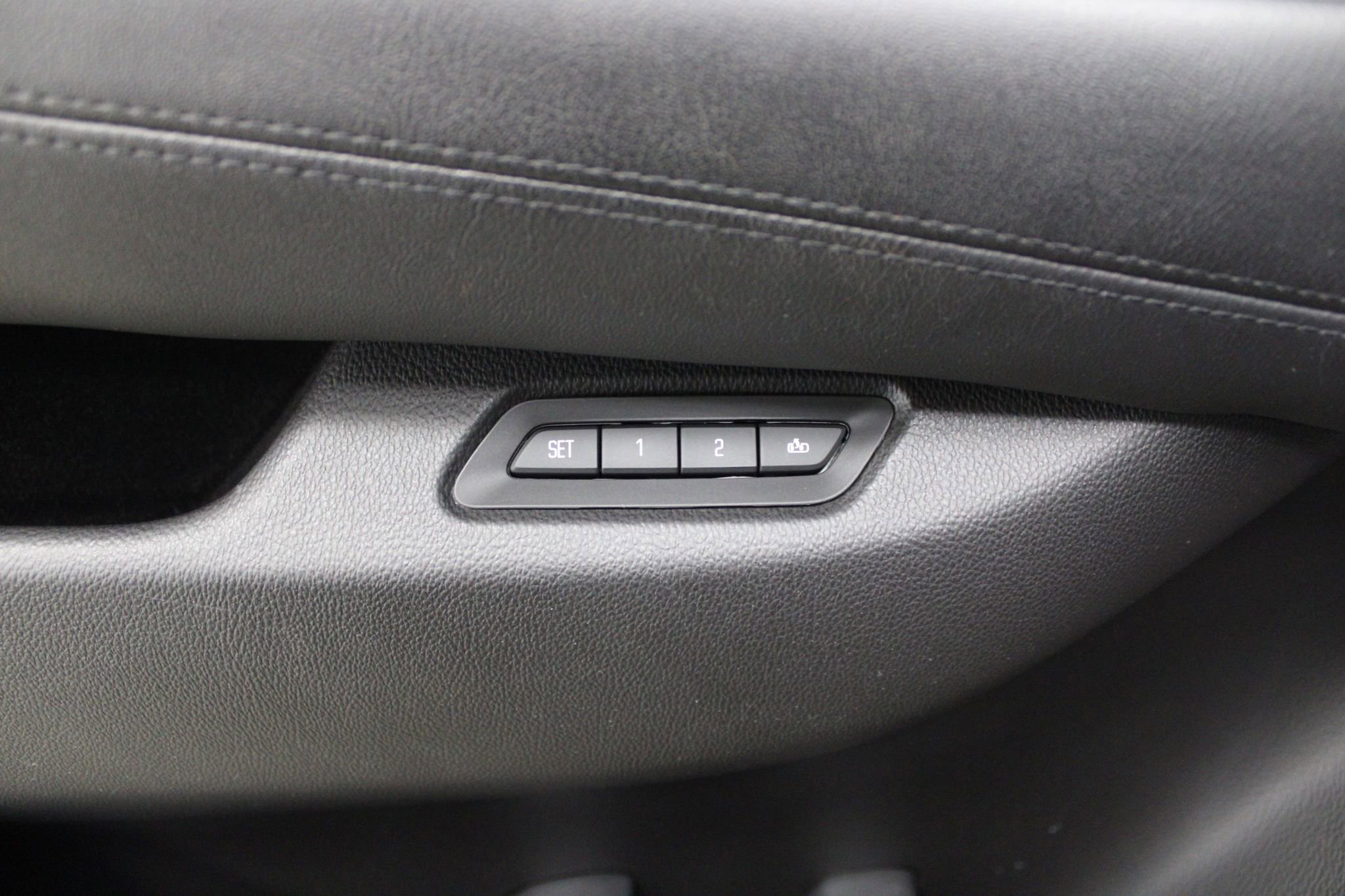 Used 2017 Cadillac Escalade ESV Luxury image 12