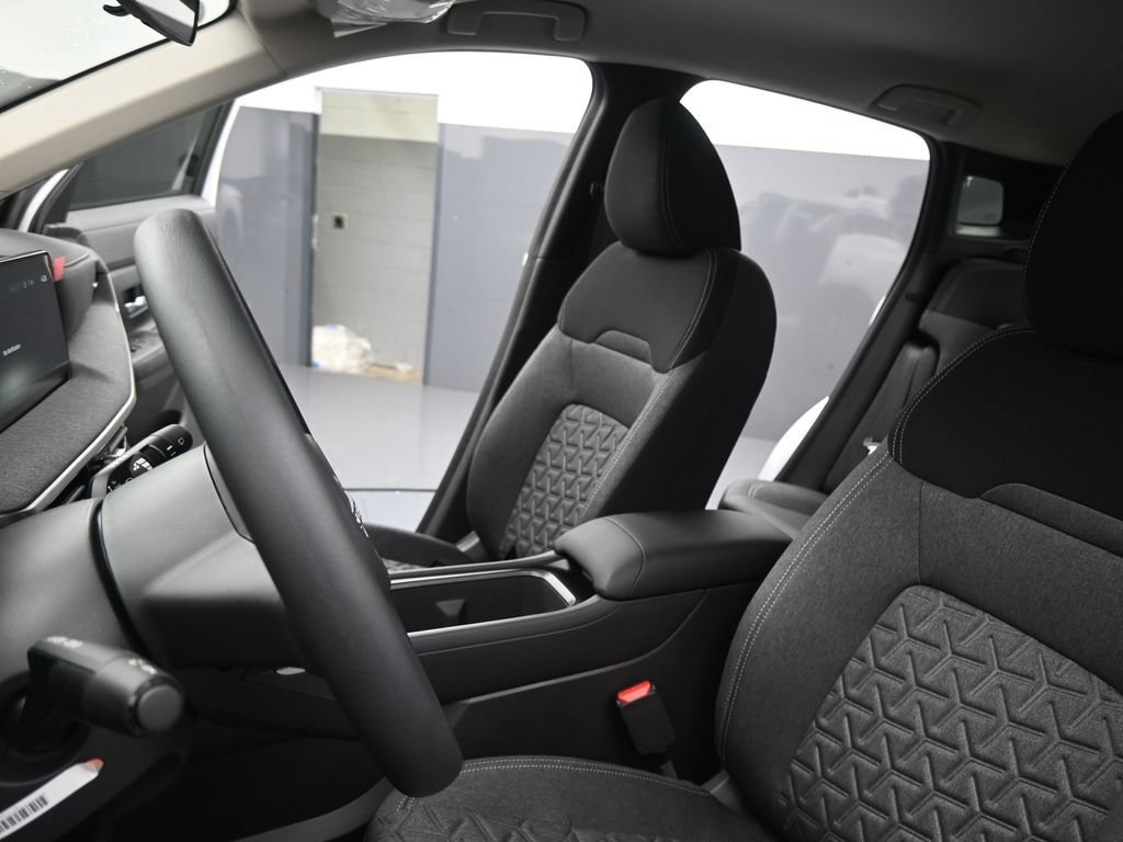 Certified 2025 Nissan Kicks SV FWD image 15