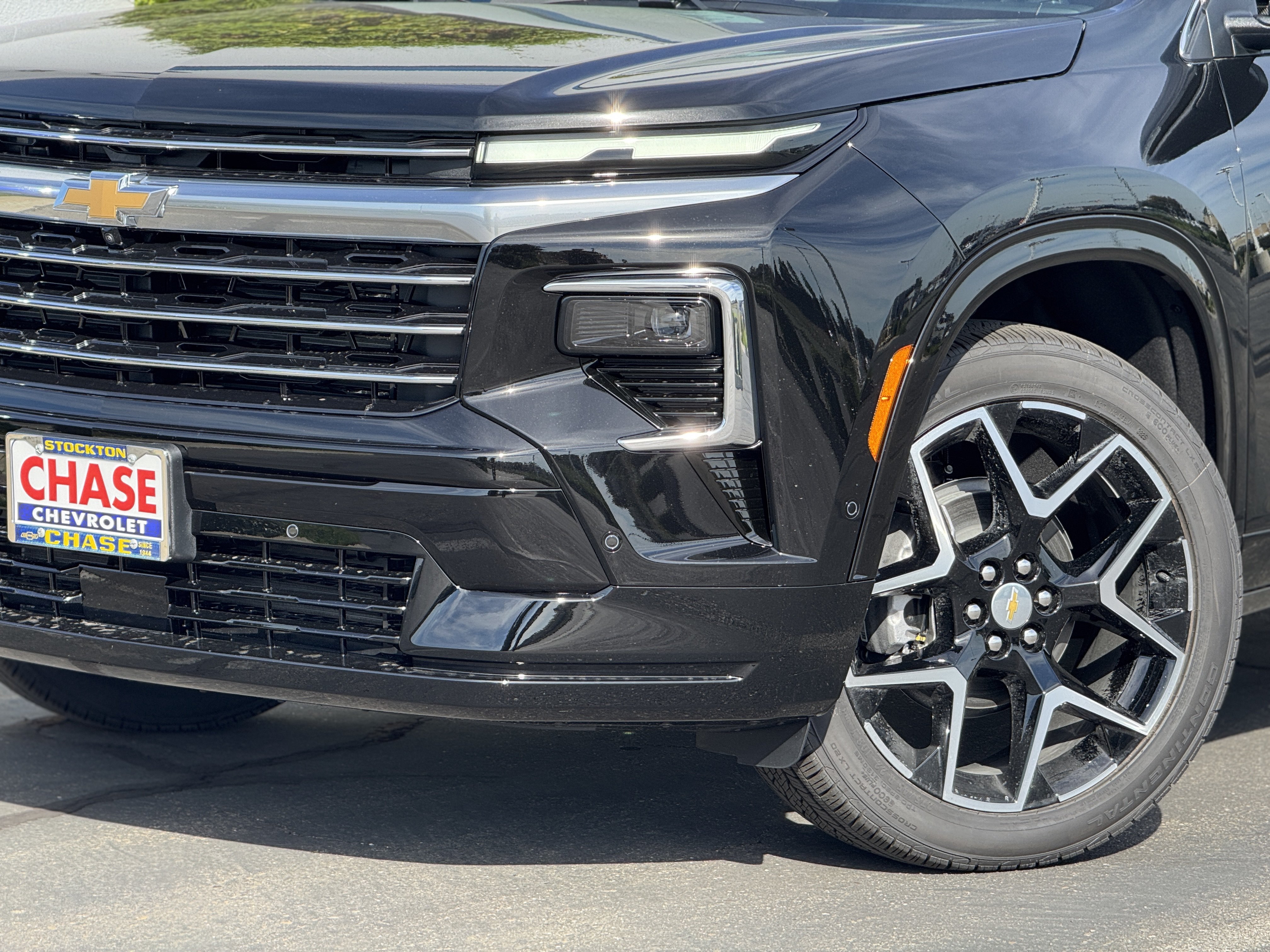 New 2026 Chevrolet Traverse High Country w/ LPO, Floor Liner Package AWD/4WD image 3