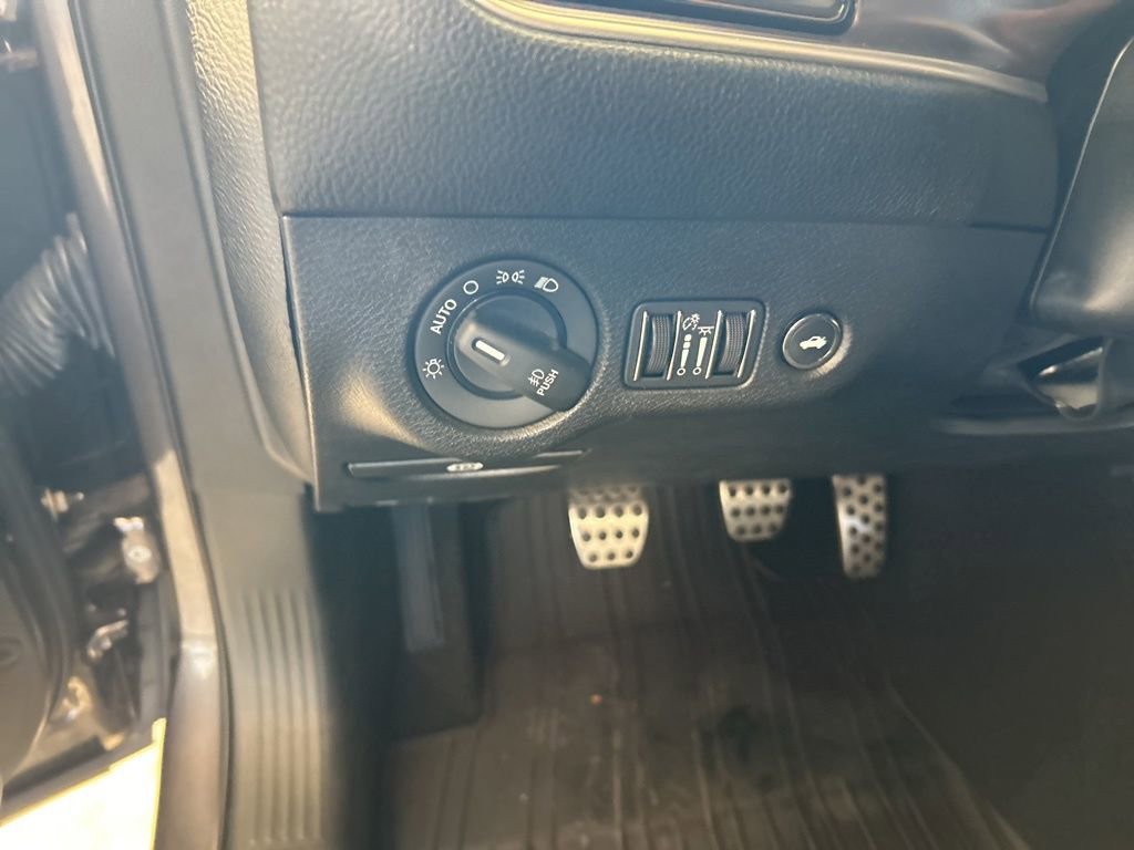 Used 2019 Dodge Challenger R/T w/ Performance Handling Group image 34