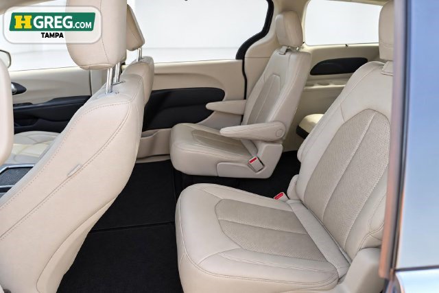 Used 2021 Chrysler Pacifica Touring-L FWD image 12