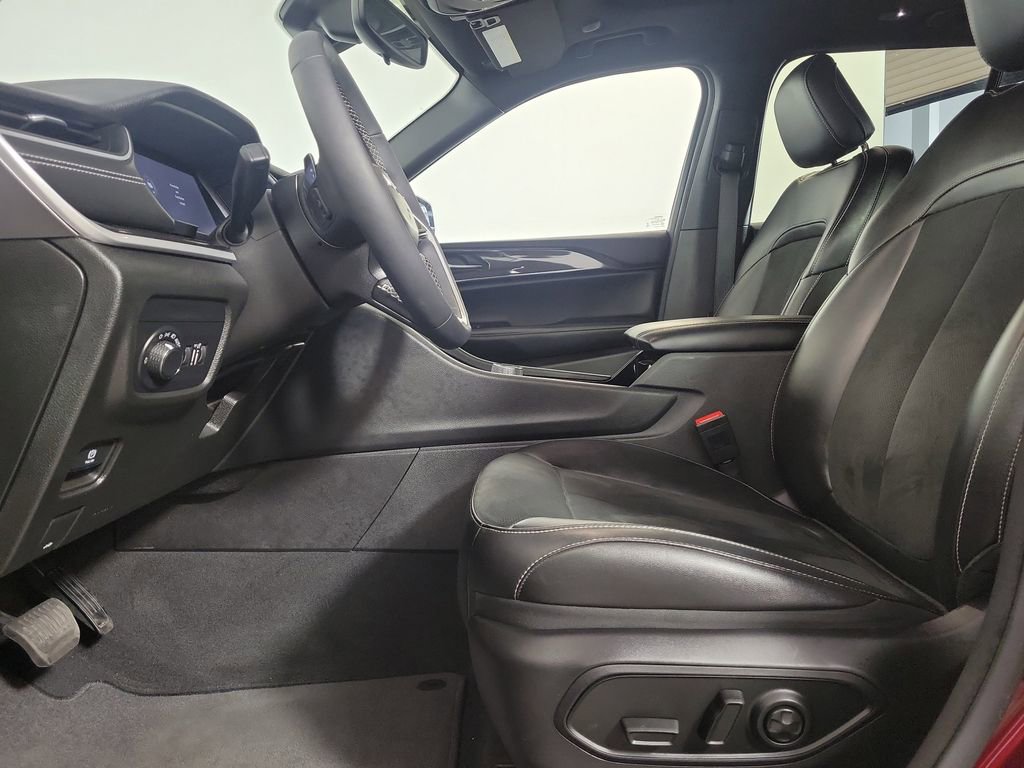 Used 2023 Jeep Grand Cherokee Altitude RWD image 12