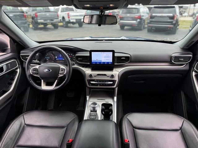 Used 2022 Ford Explorer XLT w/ Equipment Group 202A image 2