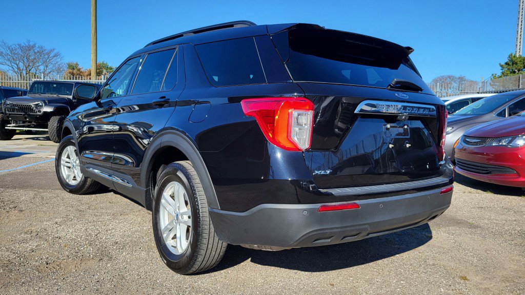 Used 2022 Ford Explorer XLT image 7
