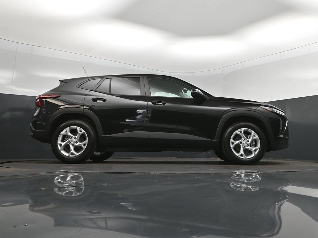 New 2026 Chevrolet Trax LS w/ LS Convenience Package FWD image 43