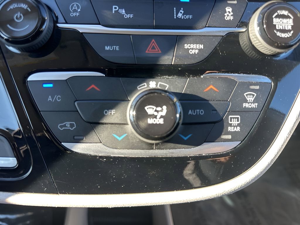 Used 2024 Chrysler Pacifica Touring-L image 20