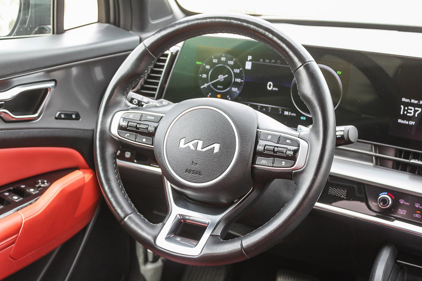 Used 2025 Kia Sportage SX Prestige image 18