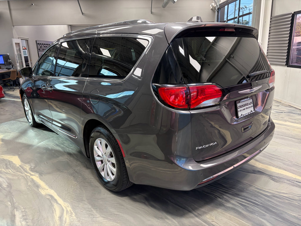 Used 2018 Chrysler Pacifica Touring-L Plus FWD image 33
