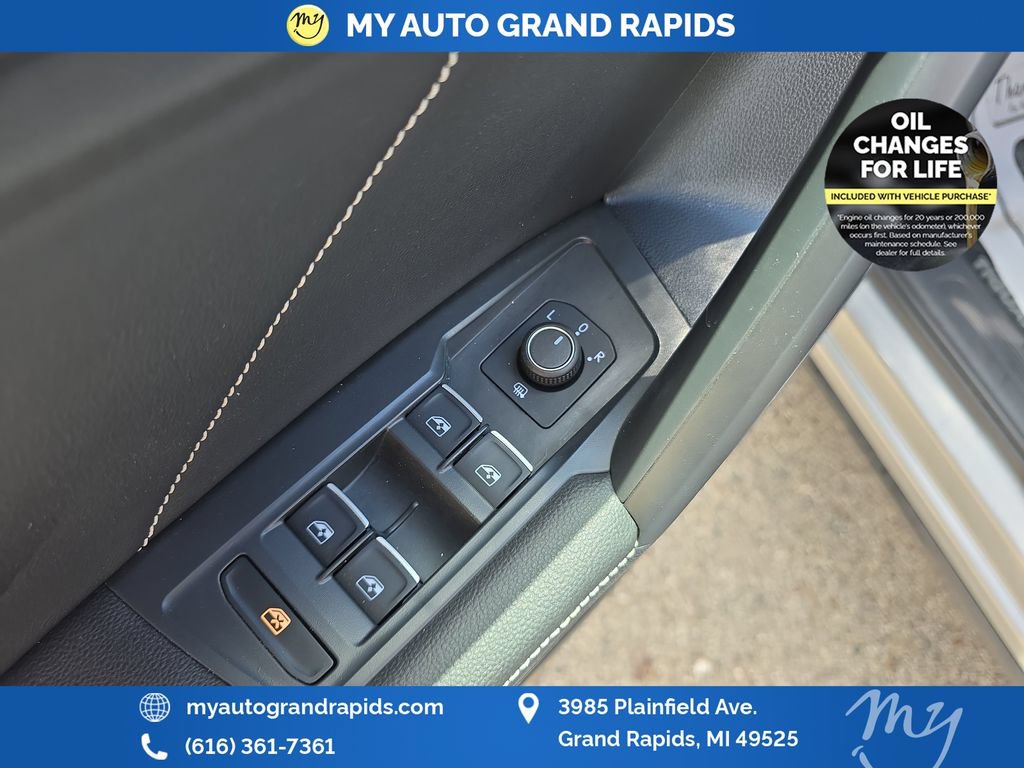 Used 2023 Volkswagen Tiguan SE AWD/4WD image 11