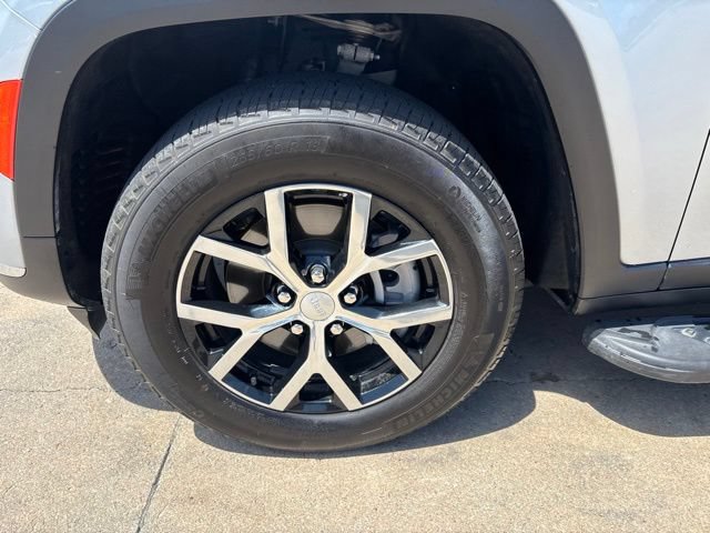 Used 2023 Jeep Grand Cherokee L Limited AWD/4WD image 13