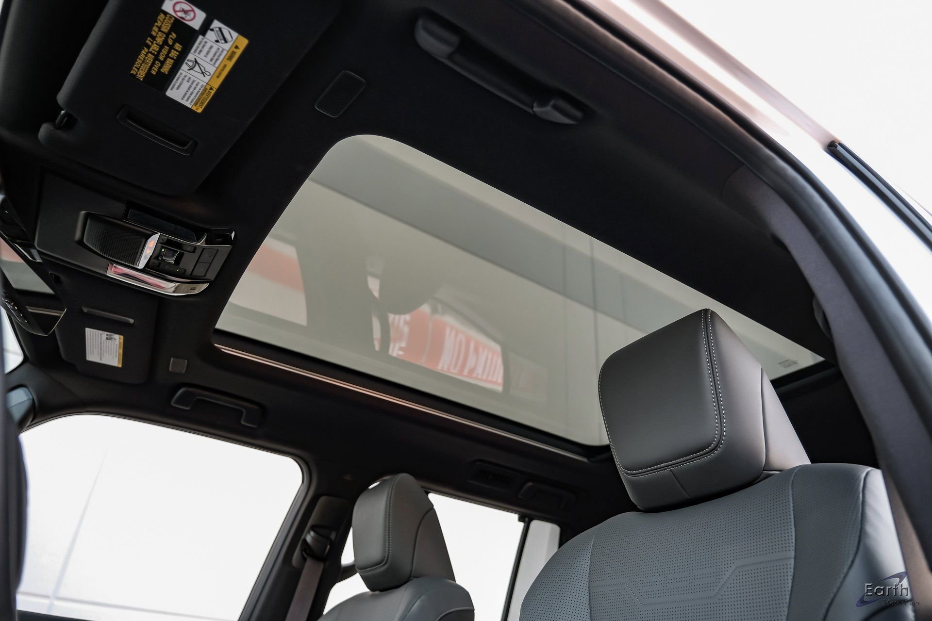 Used 2025 Lexus GX 550 550 Luxury+ HUD Vossen Wheels w/ Accessory Package (2T) image 28