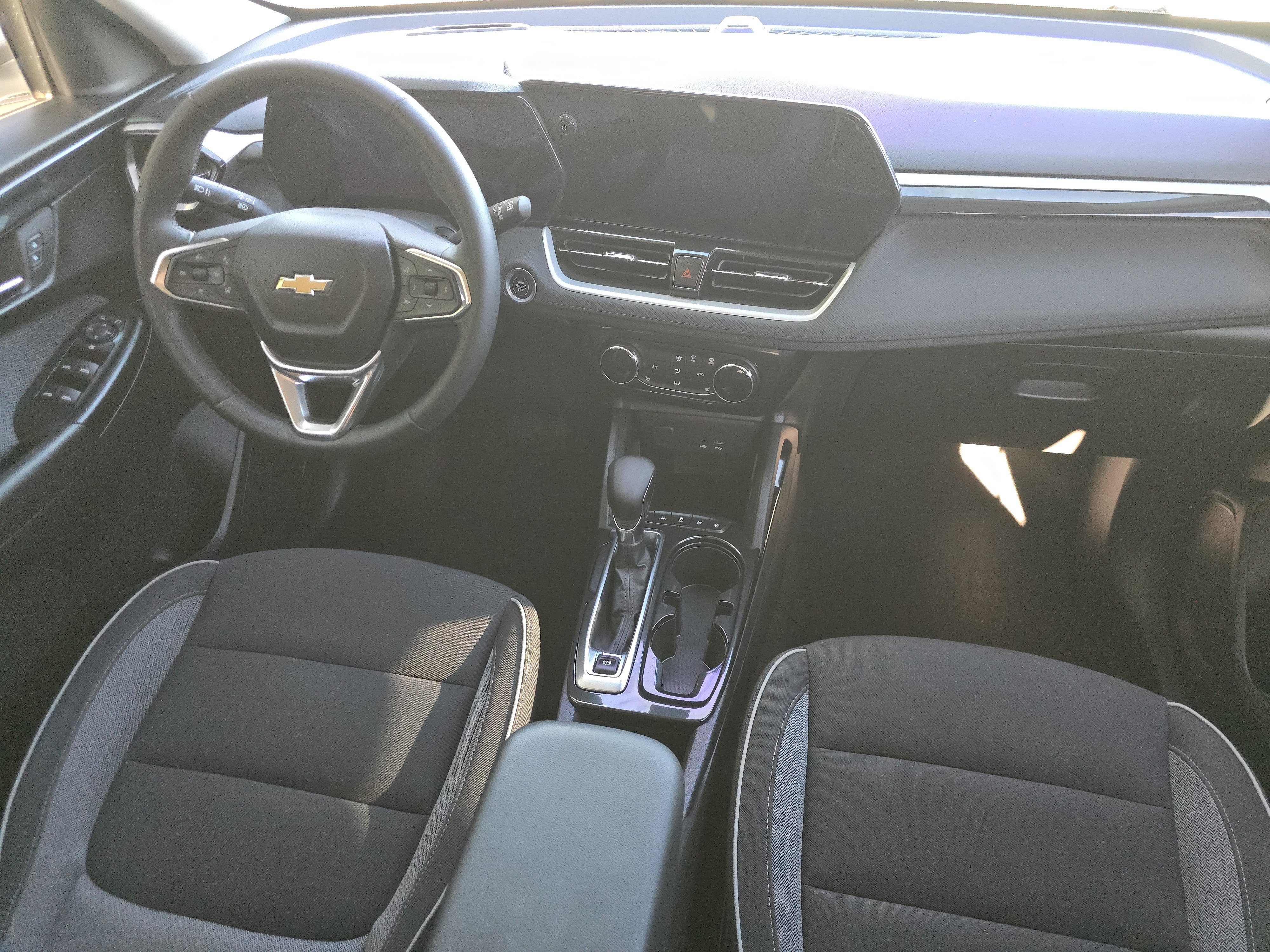 Used 2024 Chevrolet TrailBlazer LT w/ LT Cold Weather Package FWD image 19