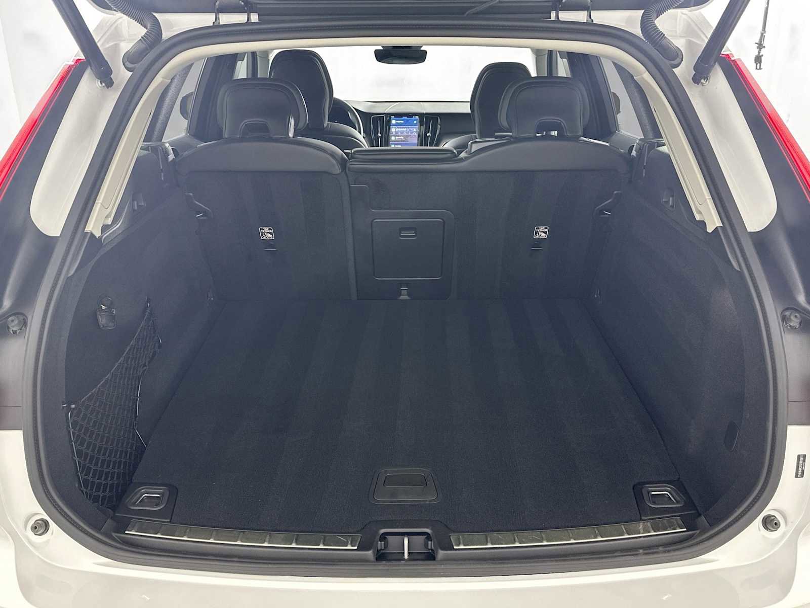 Used 2025 Volvo XC60 T8 Plus image 24
