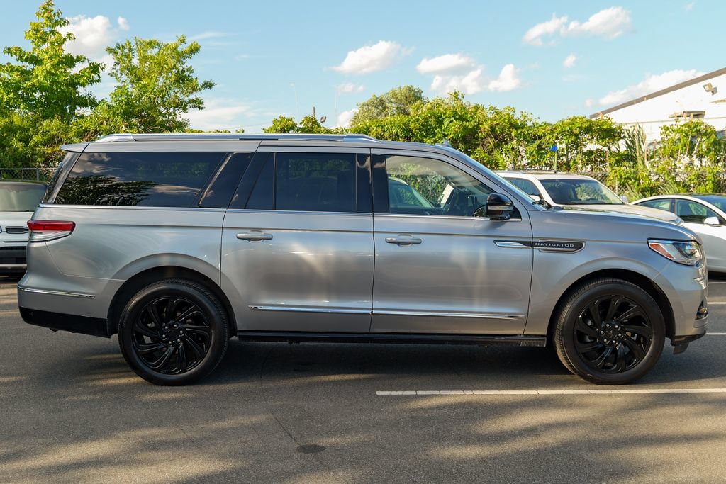 Used 2023 Lincoln Navigator L Reserve AWD/4WD image 8