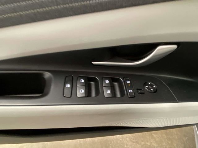 Certified 2025 Hyundai Elantra Limited image 15