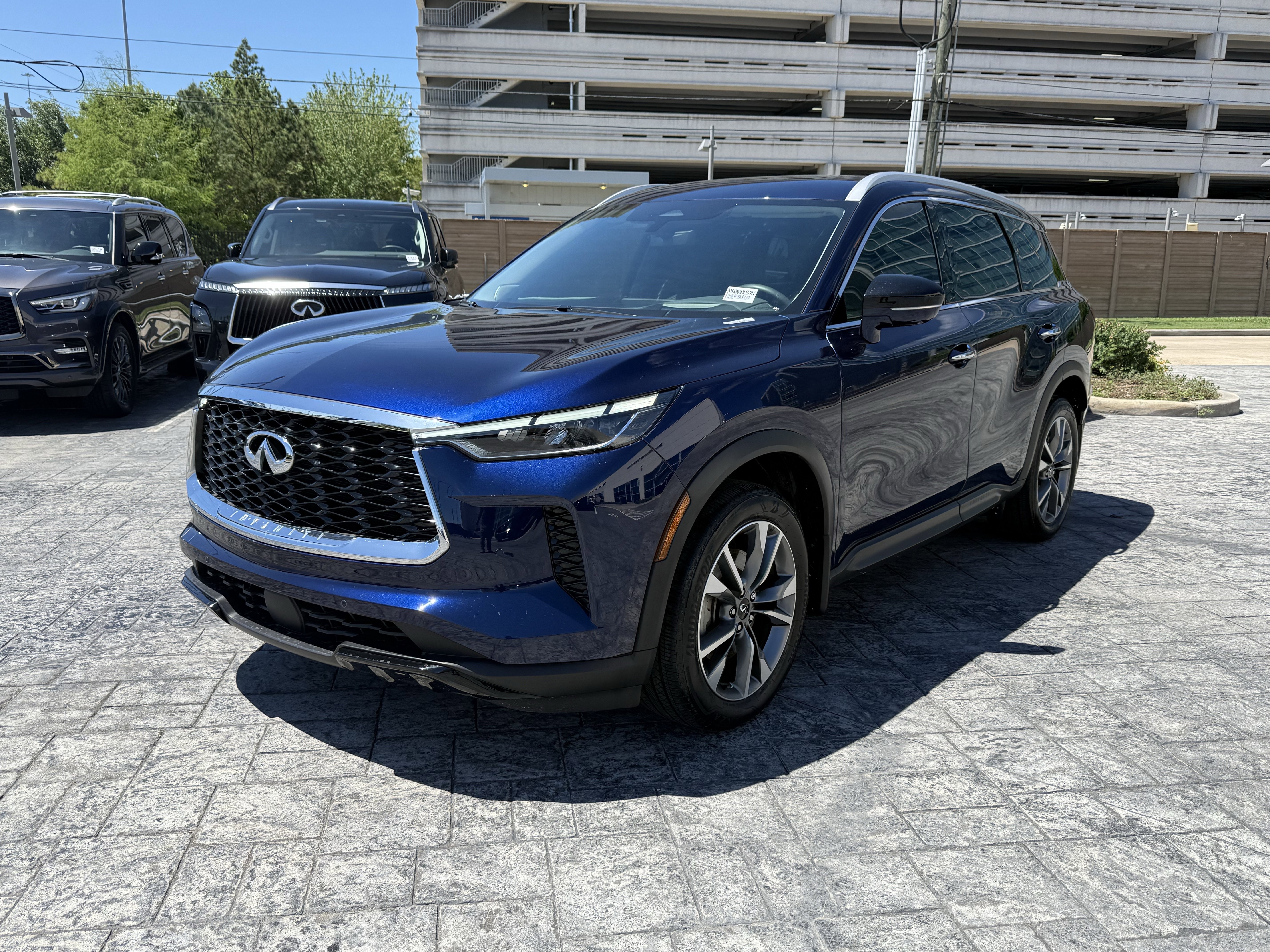 Certified 2023 INFINITI QX60 Luxe w/ Vision Package image 3