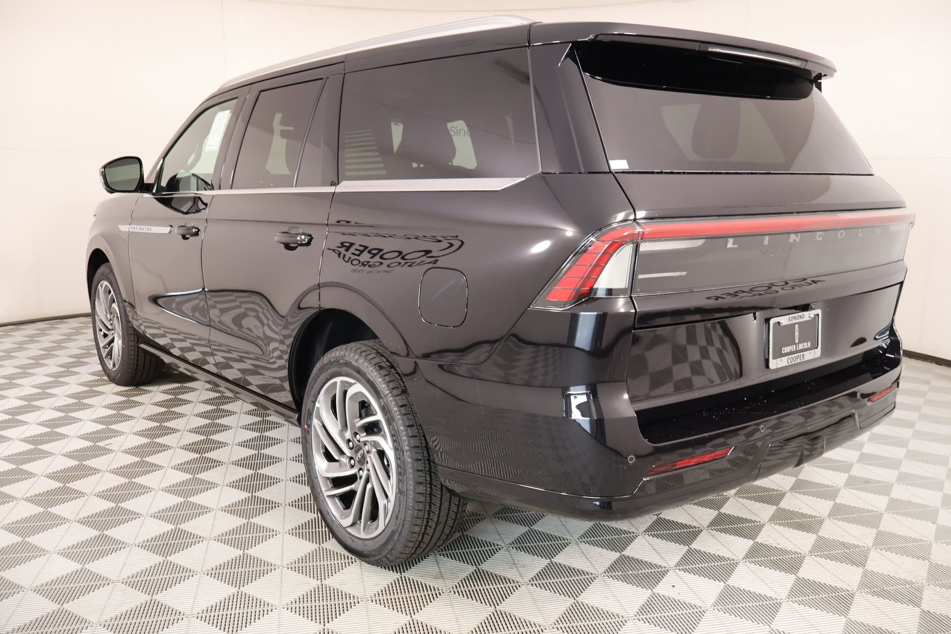 New 2026 Lincoln Navigator Reserve image 25