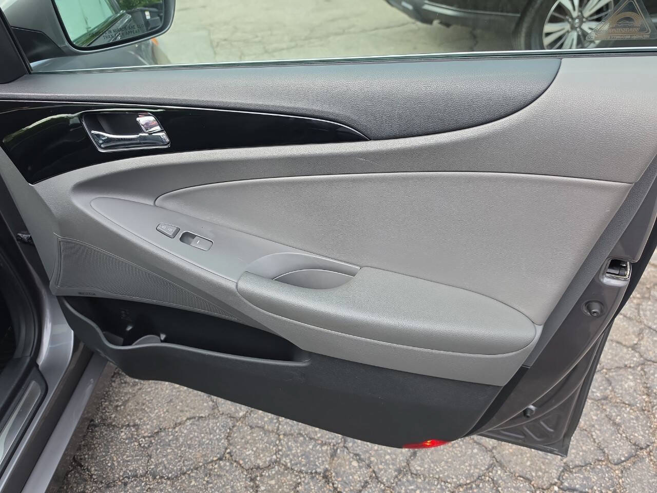 Used 2012 Hyundai Sonata Limited FWD image 23