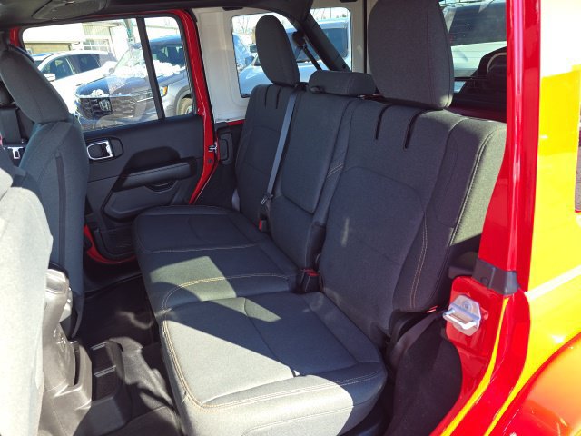 Used 2025 Jeep Wrangler Unlimited Sahara w/ Safety Group AWD/4WD image 30
