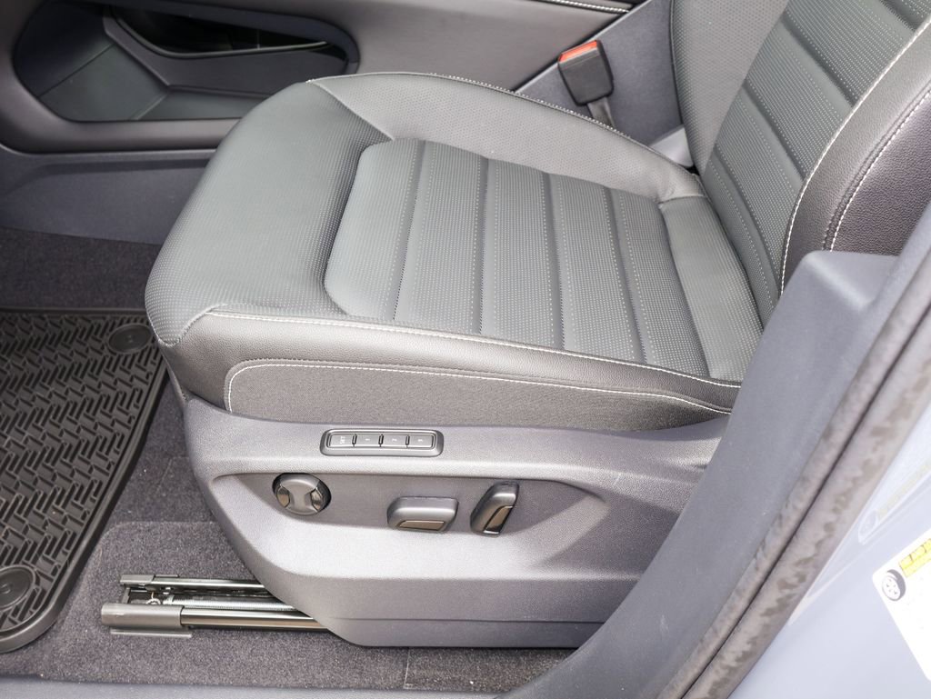 New 2026 Volkswagen Tiguan SE R-Line AWD/4WD image 14