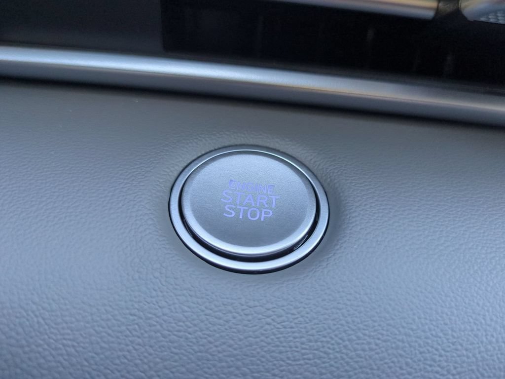 Used 2025 Hyundai Elantra Hybrid FWD image 34